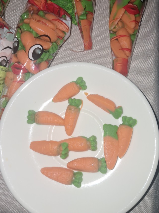 Сижу, ем морковку.