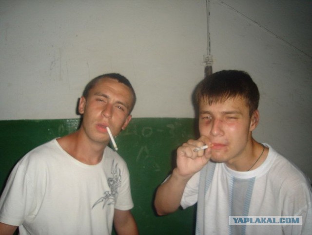 Шёл тихо мирно домой от метро.