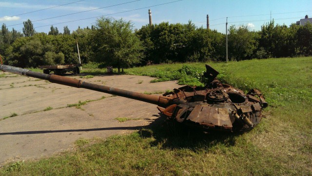 Луганск. Площадка с захваченной техникой ВСУ