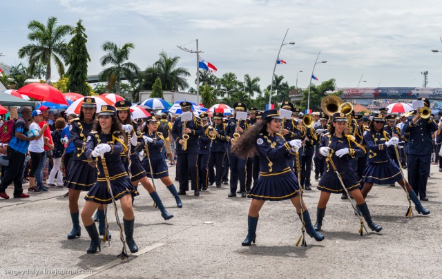 Панамский канал и парад озорных школьниц