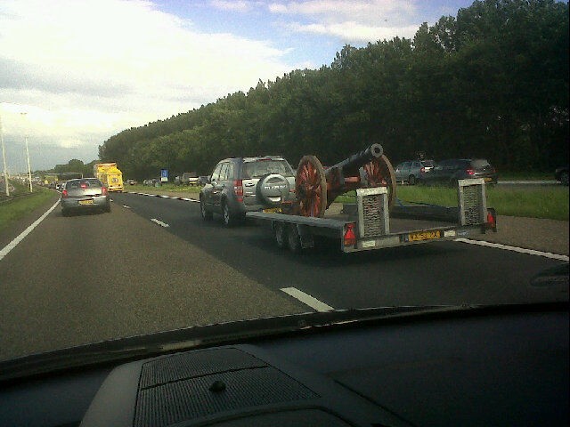 Тебе в голову выстрелить?