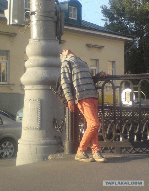 Как можно так спать?