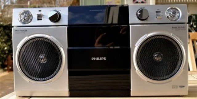 Куда подевалась фирма PHILIPS, подарвшая миру кассетный магнитофон и CD