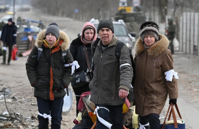 «Зарплата 25000, это серьезно?!»: беженцы с Донбасса и работодатели поделись взаимными упреками