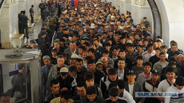 Осквернили памятник в Мариуполе