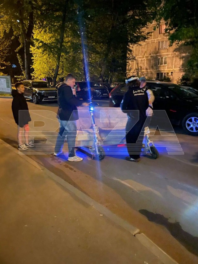 На улицах Москвы заметили электродиванокат