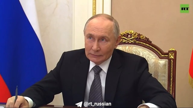 Путин признался, что иногда ездит по Москве "по-тихому", без мигалок