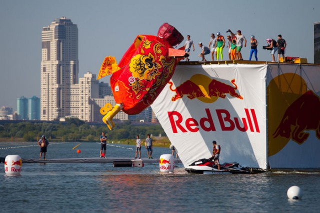 Red Bull Flugtag 2015: полет головы Михалкова