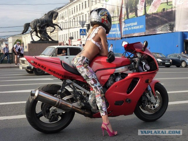 Девушки на мотоциклах