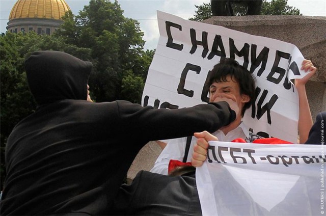 Чувак, вломивший гомосеку Виталику в самолете, рассказал, как все было