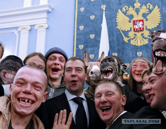 Правительство уйдет в отставку после 7 мая, заявил Медведев‍