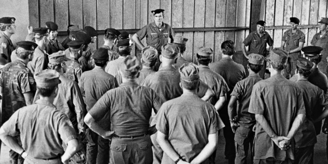 «Китти Хок» 1972: расовые беспорядки на боевом авианосце