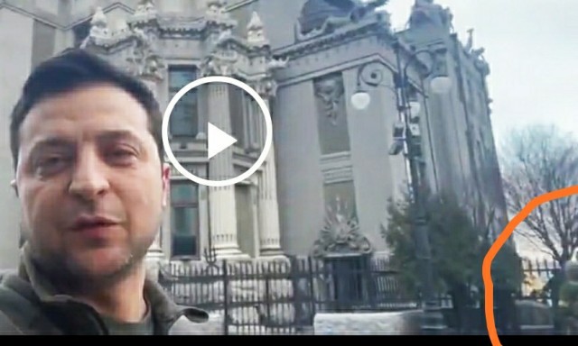 Зеленский в новом ролике опроверг сообщения о намерении сложить оружие