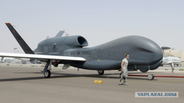 RQ-4 Global Hawk приближается к полуострову Крым