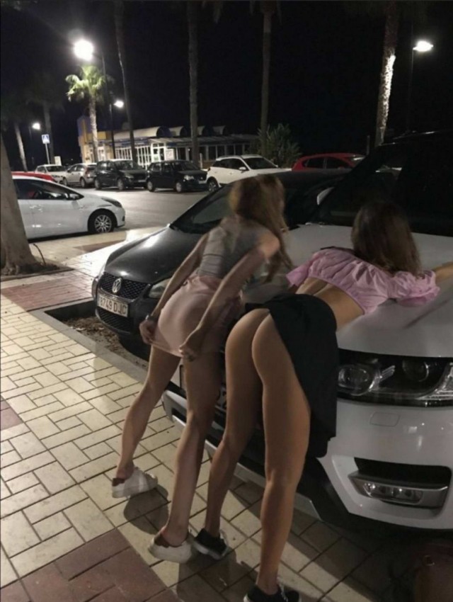 А как выглядят девушки на улицах? Чем они занимаются?