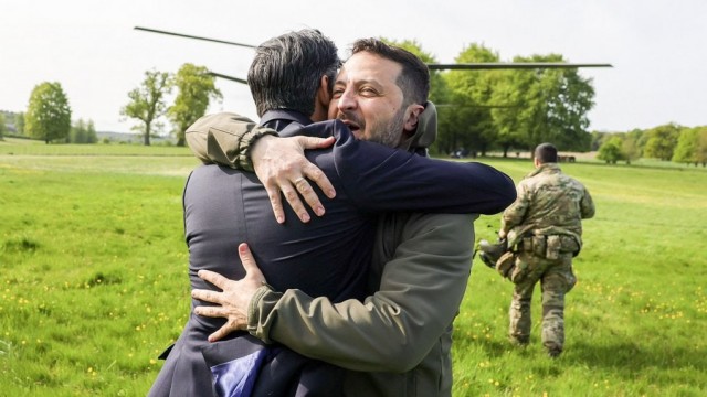 Премьер Британии Сунак объявит о передаче Киеву ЗРК и беспилотников дальнего радиуса