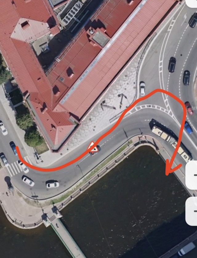 Видео с камер из салона автобуса, который упал с моста после ДТП в Петербурге
