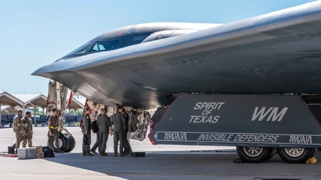 В стратегических бомбардировщиках США есть туалет, микроволновка и холодильник