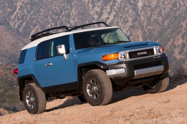 Toyota Motor 21 октября провела мировую премьеру новой модели — внедорожника Land Cruiser FJ по прозвищу «бэби-Круизер»