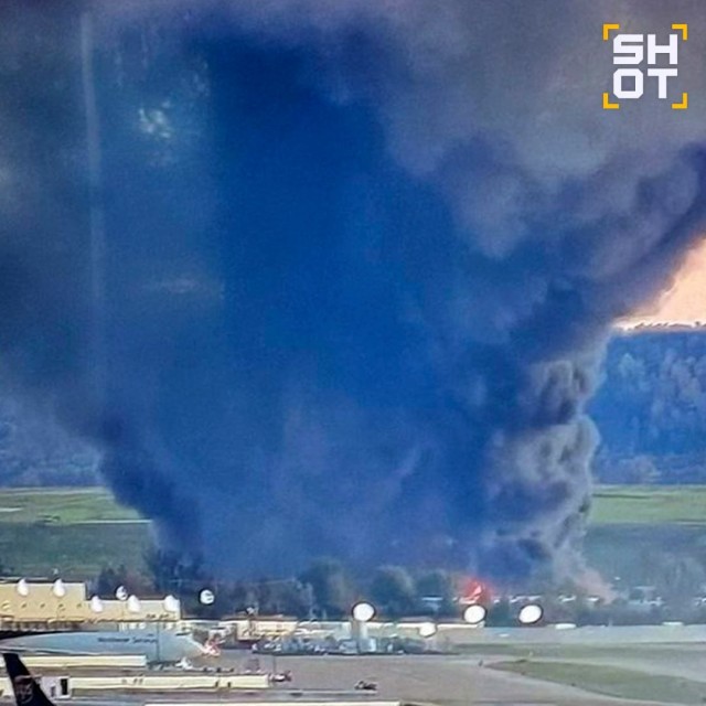 Момент крушения грузового самолета в международном аэропорту имени Мухаммеда Али в Луисвилле, США