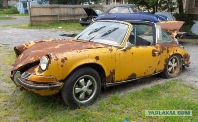 Сотни машин Porsche превратились в кирпичи по всей России