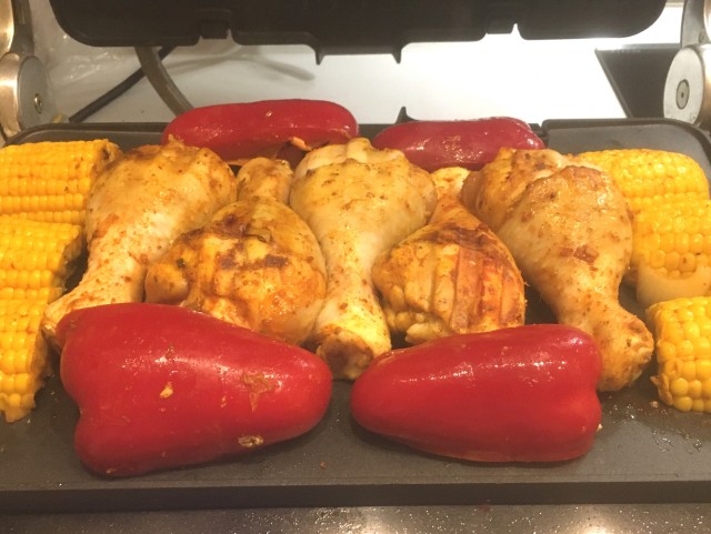 Окорочок куриный с овощами, запеченый.