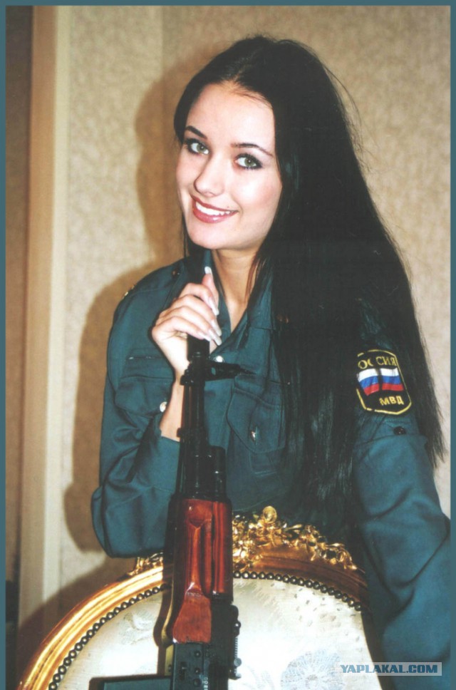 Женщины в форме.