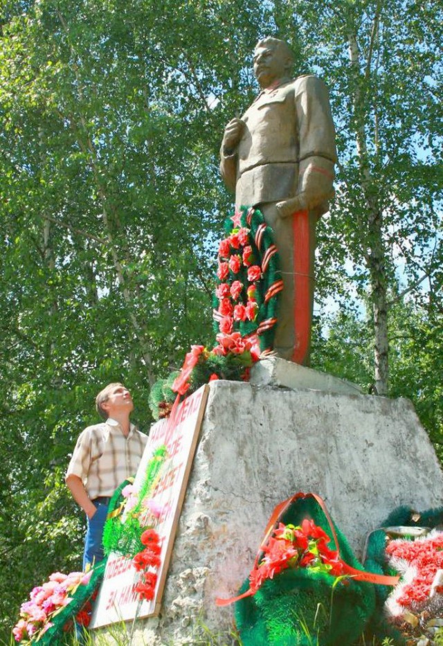 Открыли памятник Сталину