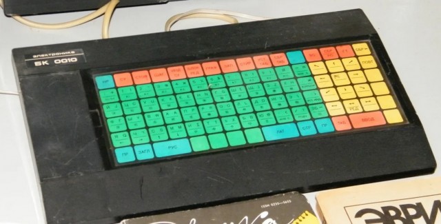 Десятки работающих раритетных компьютеров - экскурсия по музею Яндекса