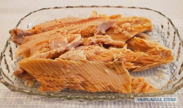 Арктический голец полу-горячего копчения.