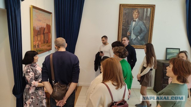 Жизнь в человейнике - соседи вместе ходят в музеи, на квизы и не только