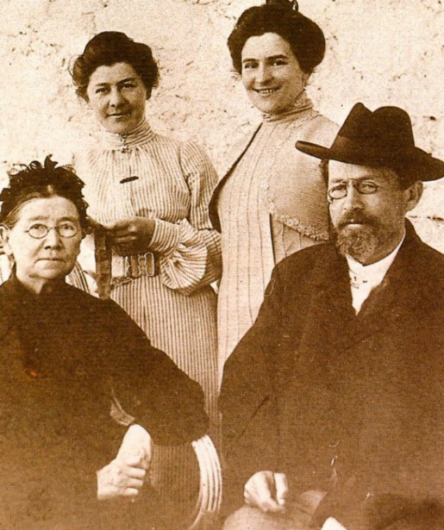 История в фотографиях