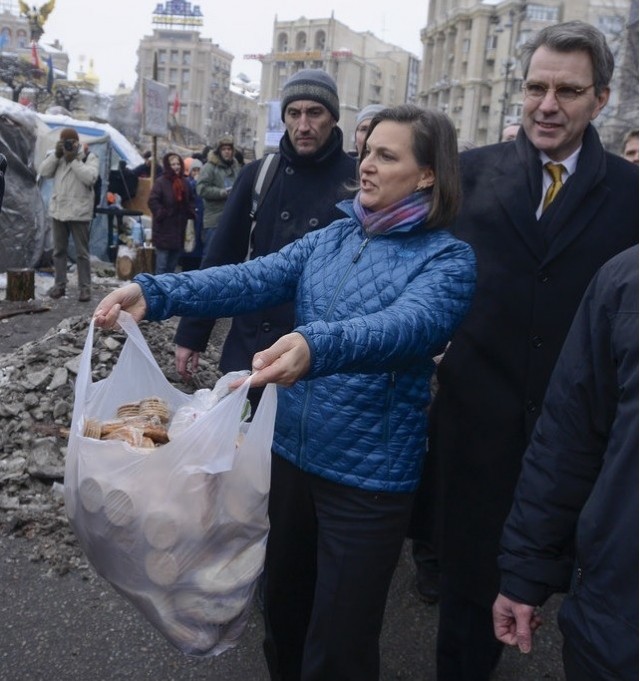 Про  раздачу  денег и прочего