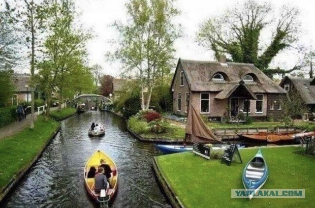 В этой деревне нет привычных дорог