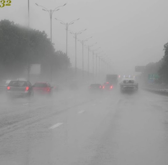 Включите задние габариты!