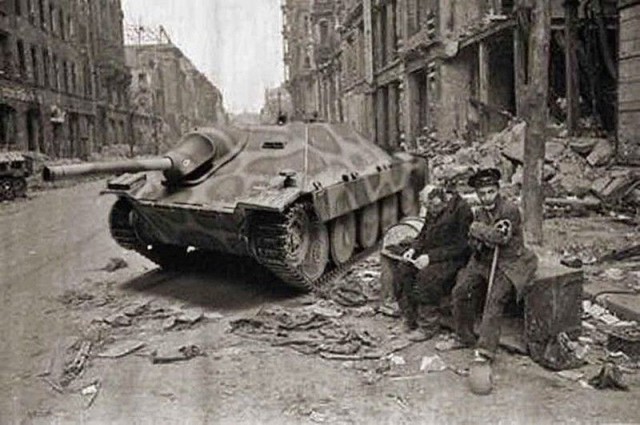 Цветные фотографии бронетехники времён Второй мировой войны
