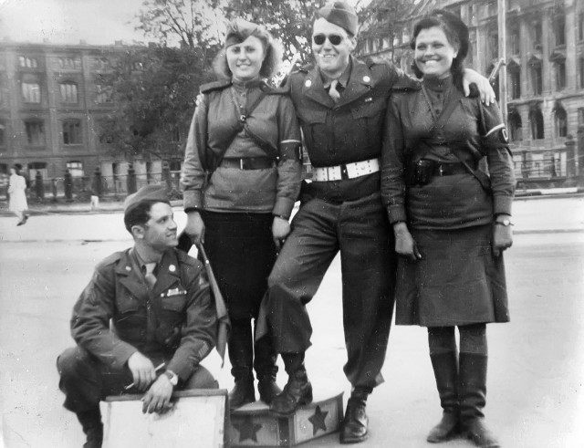 Фотографии из прошлого нашей страны - 48