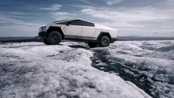 Новый Cybertruck ржавеет всего за несколько дней пребывания под дождем