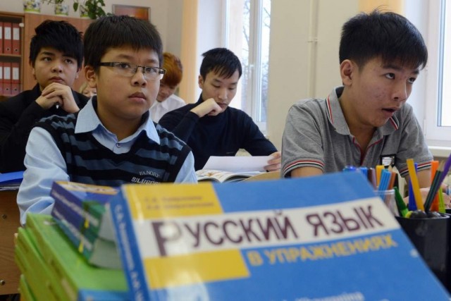 Рособрнадзор подготовил новый проект о баллах по русскому для детей мигрантов