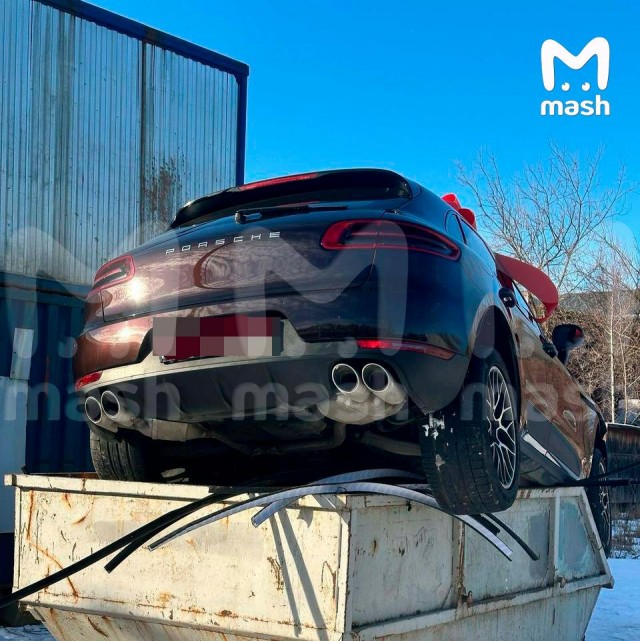 Подарочный Porsche Macan выбросили на помойку в Мытищах