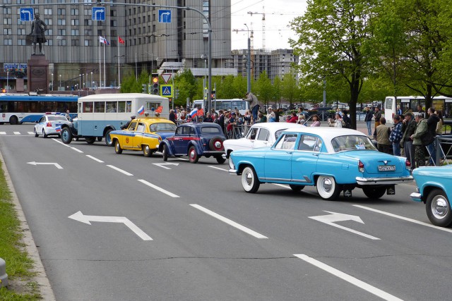 Парад ретро-техники в Санкт-Петербурге