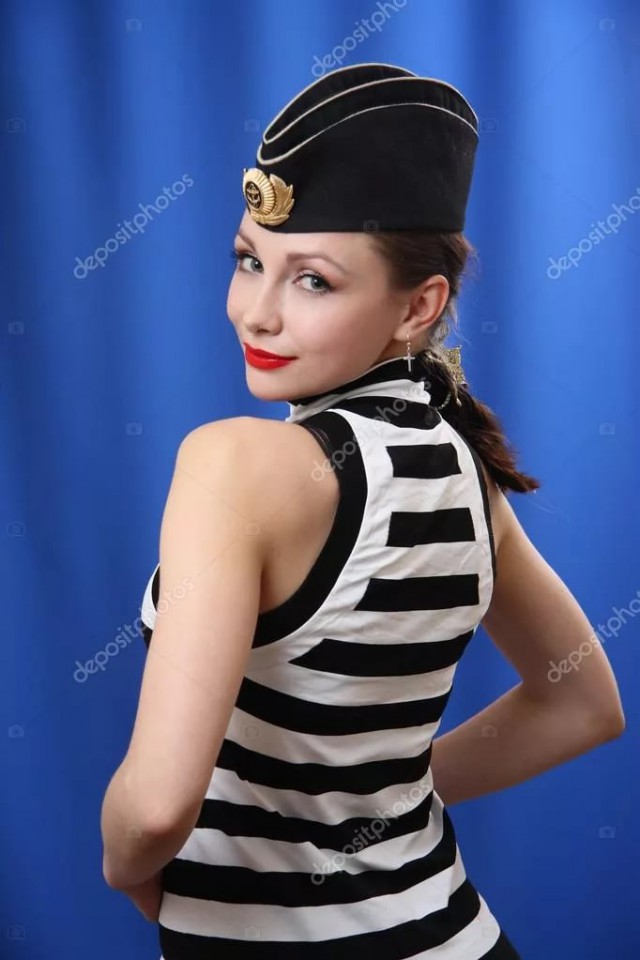 Девушка у окна