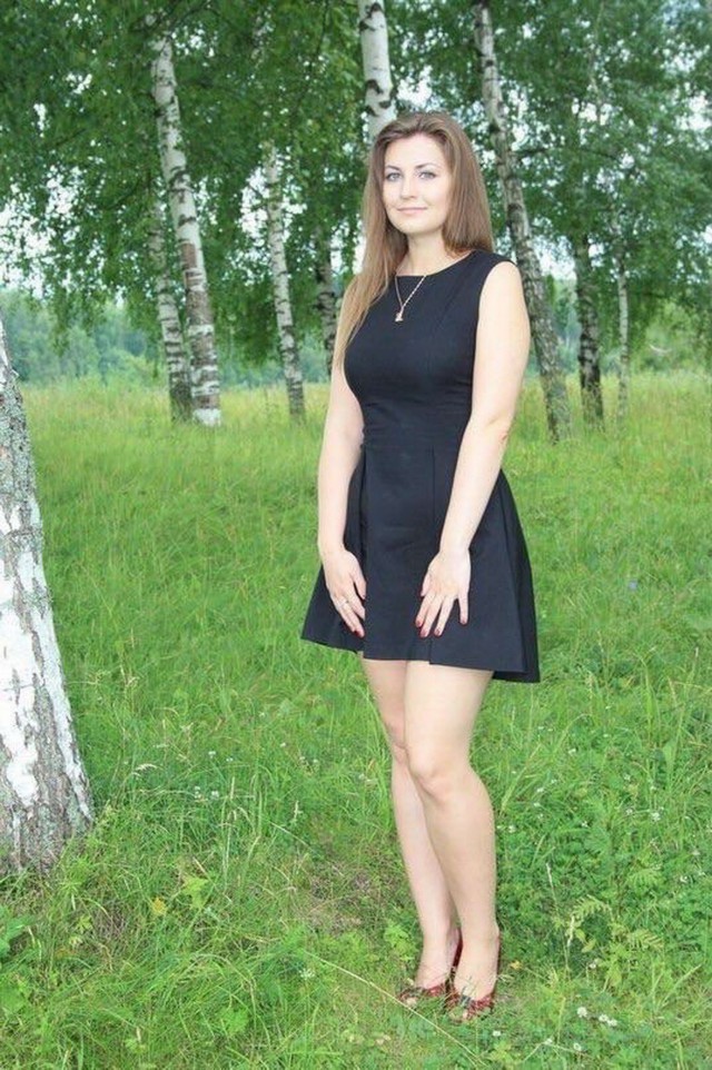 Девушки в маленьких платьях