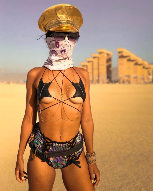 Девушки с фестиваля Burning man