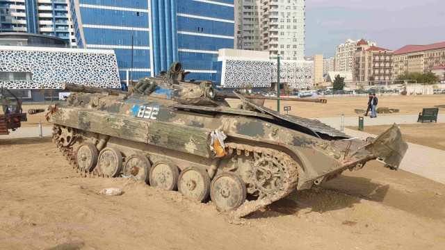 Выставка трофейной военной техники в Баку