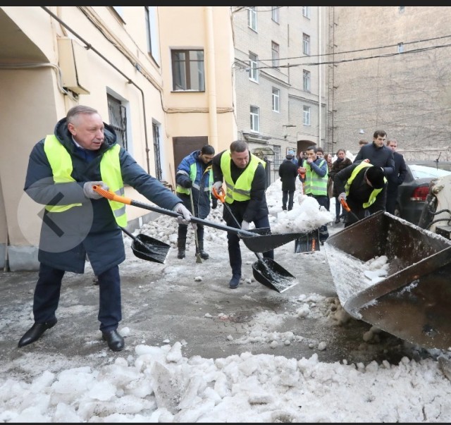 Льдом по голове в Питере