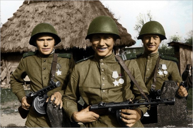 Фотографии связанных с историей Красной и Советской Армии.