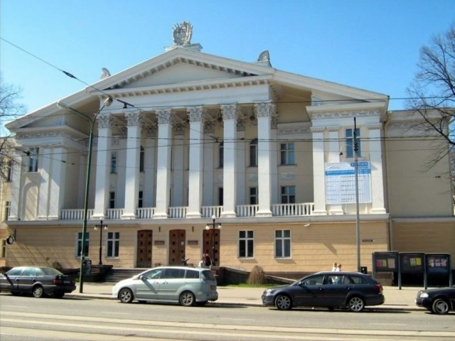 Единственный город в мире, где флаг СССР реет днем и ночью