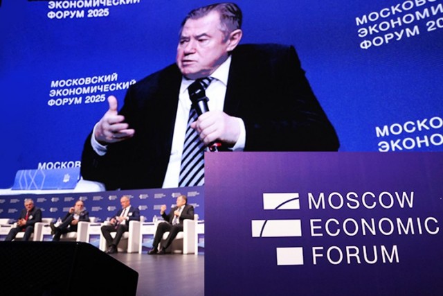 Сергей Глазьев на МЭФ: «В Центробанке убили стабильность нашей валюты, она одна из самых плохих в мире»