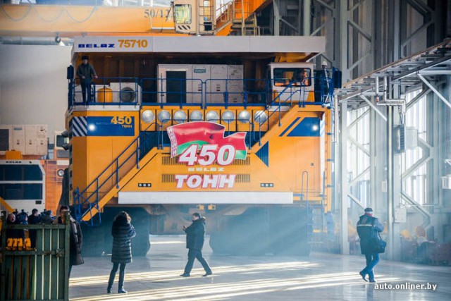 Новый рекорд: самосвал "БелАЗ" утащил 500 тонн
